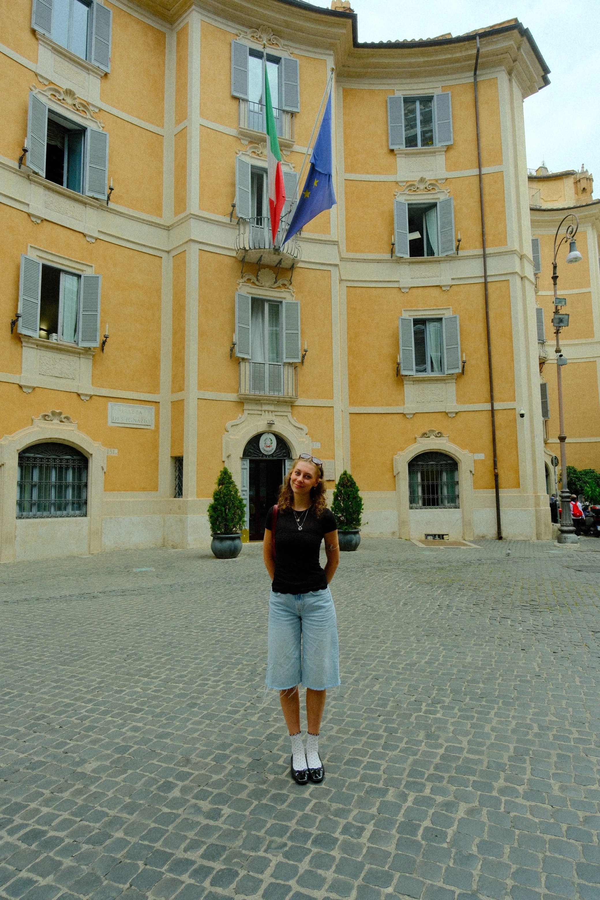Carabinieri Station & Mona, fotografiert von Fabian Deragisch